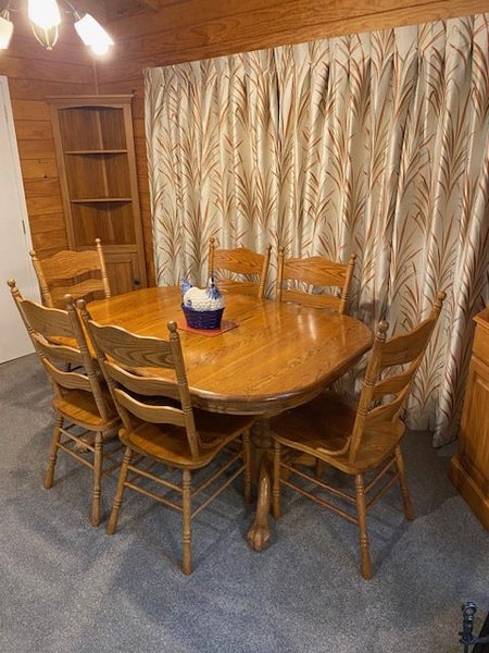 Beautiful old Oak Table & 8 chairs (extends to 2.45m)64403964439299110