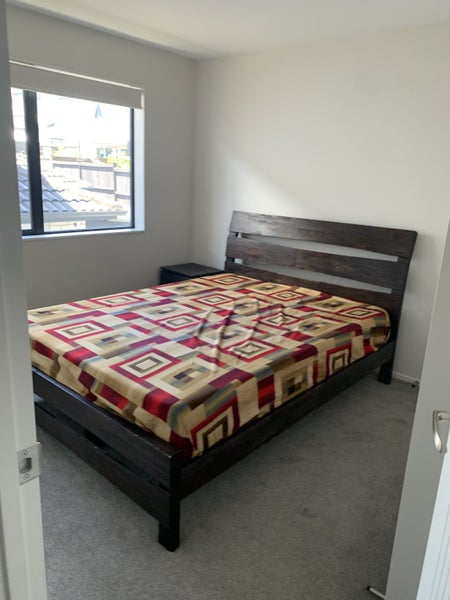 Flat Bush, 5 bedrooms64404465041921111