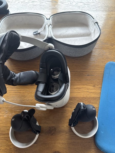 Meta Quest 2 VR Headset64404548488194112