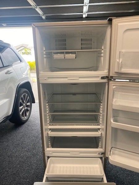 FISHER &PAYKEL FRIDGE64475369558019111