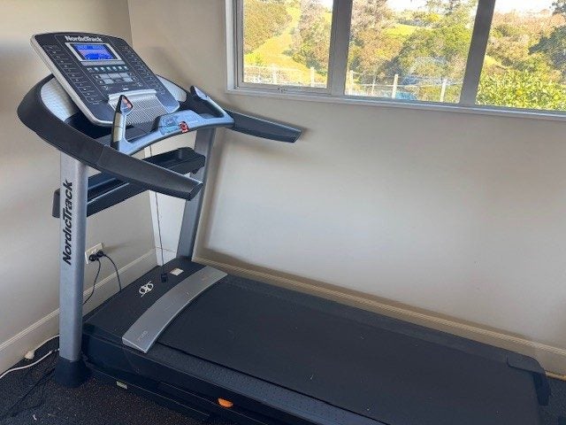 NordicTrack Treadmill64404909272194112