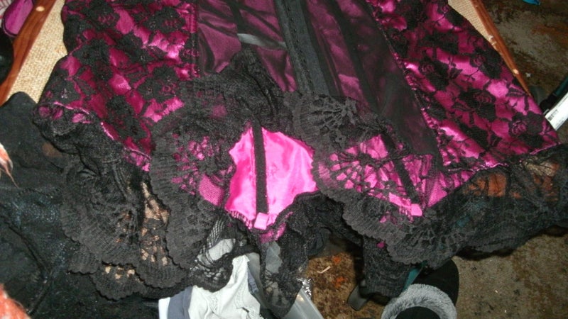 Pink n Black corset padding bra suspenders (3xlusa )nz size22-24 Carousel 3