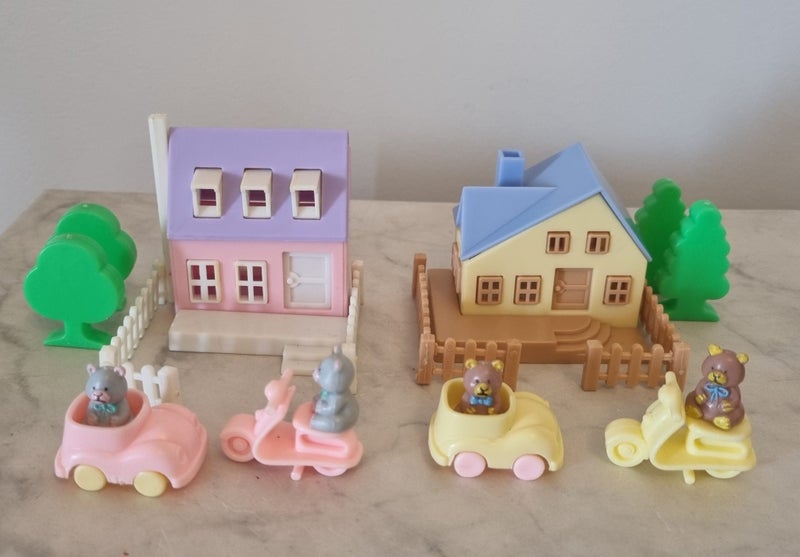 Teddy's Wonderland 1990's miniature playset (1990's) Carousel 1