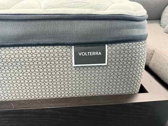 Sleepyhead Super King Balance mattress with four drawer base cost $989964406952065794112