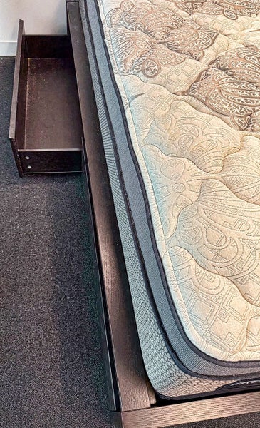 Sleepyhead Super King Balance mattress with four drawer base cost $989964406952065794114