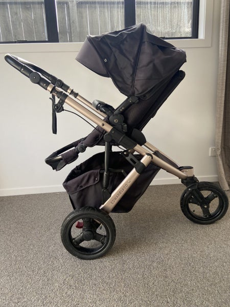 Edward’s & Co Rose Gold Stroller with Carry Cot and Infant Car Capsule/Base.64409497400193112
