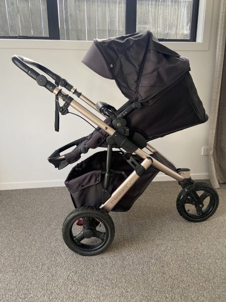 Edward’s & Co Rose Gold Stroller with Carry Cot and Infant Car Capsule/Base.64409497400193113