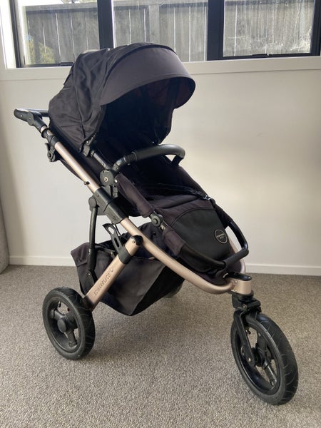 Edward’s & Co Rose Gold Stroller with Carry Cot and Infant Car Capsule/Base.64409497400193110