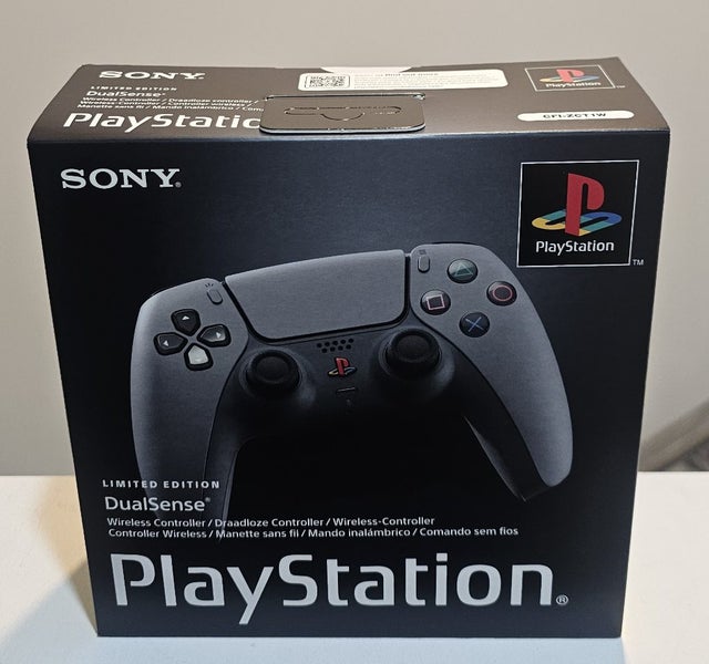 Brand New PS5 30th Anniversary Controller Carousel 3
