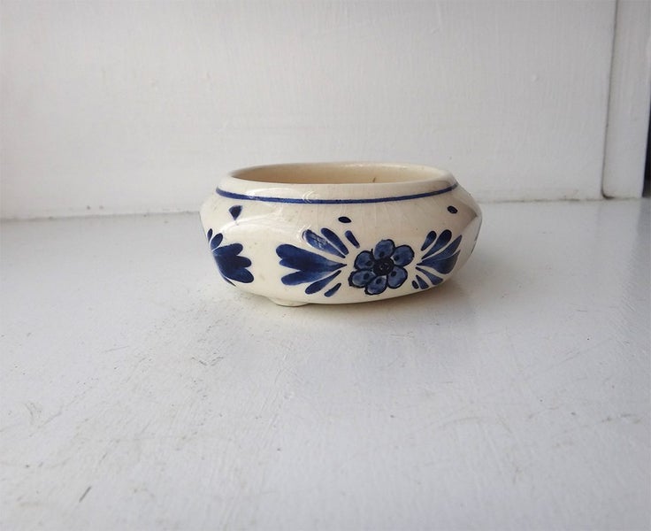vintage small delft light bowl Carousel 2