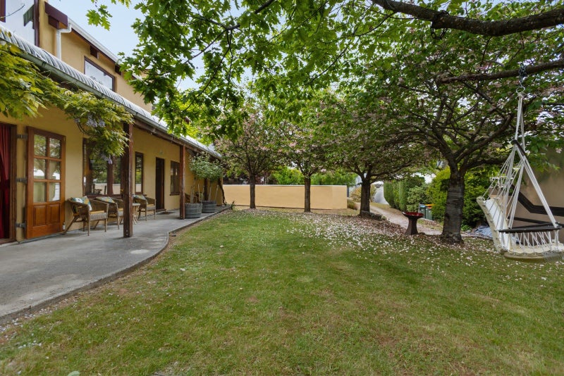 Charm & Privacy – a true Wanaka Gem!64414892223617111