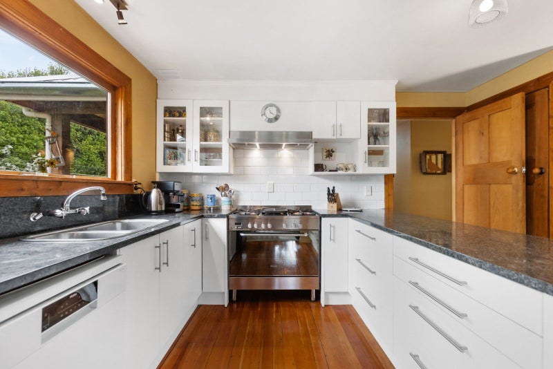 Charm & Privacy – a true Wanaka Gem!64414892223617113