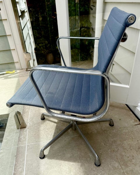 Iconic Ray & Charles Eames 'EA 331' Aluminium Group Chair by Herman Miller64414986235651112