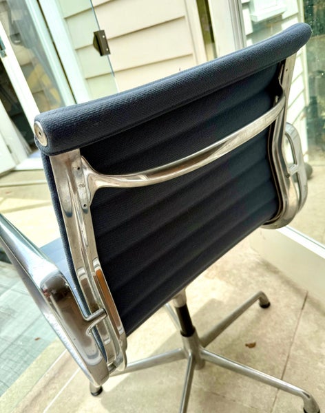 Iconic Ray & Charles Eames 'EA 331' Aluminium Group Chair by Herman Miller64414986235651114