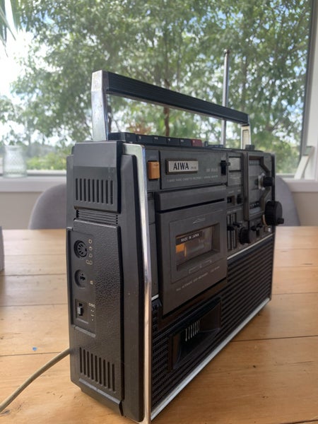 Aiwa TPR-250 5 band radio cassette recorder/ variable Monitor.64503863227906114
