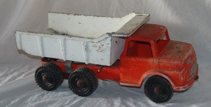 Large Fun Ho tipper (MW1B) Carousel 1