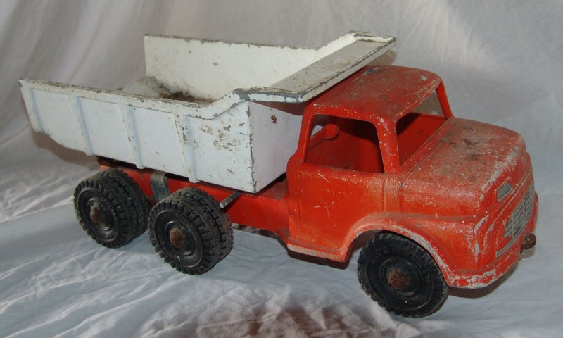 Large Fun Ho tipper (MW1B) Carousel 2