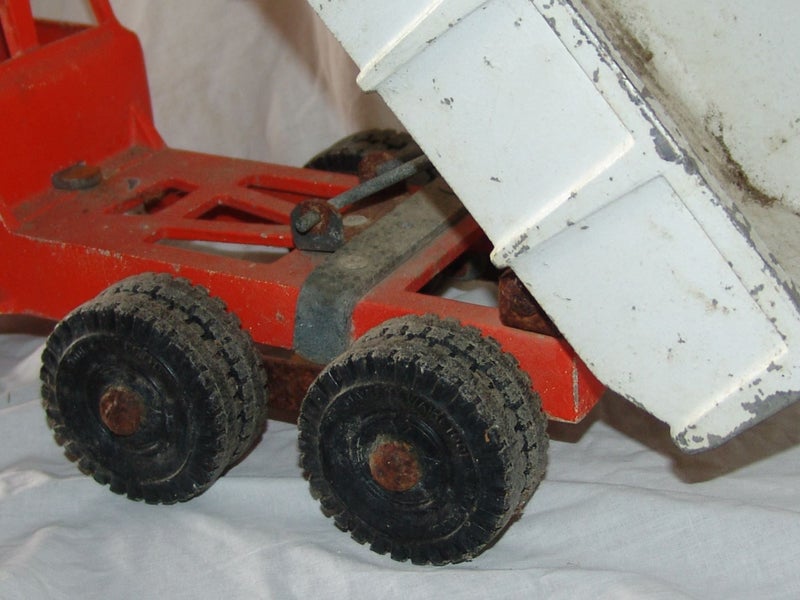 Large Fun Ho tipper (MW1B) Carousel 9