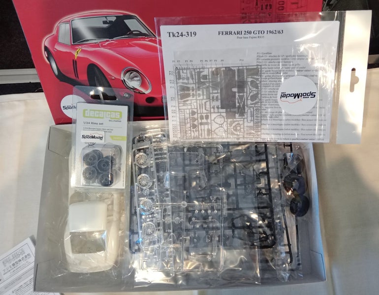 Two Great Classic 1/24 Scale Models64417121412353113