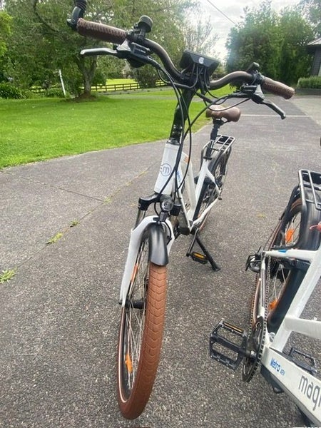 TWO Magnum E-Bikes **FOR ONE PRICE** (2018)64523519936641113