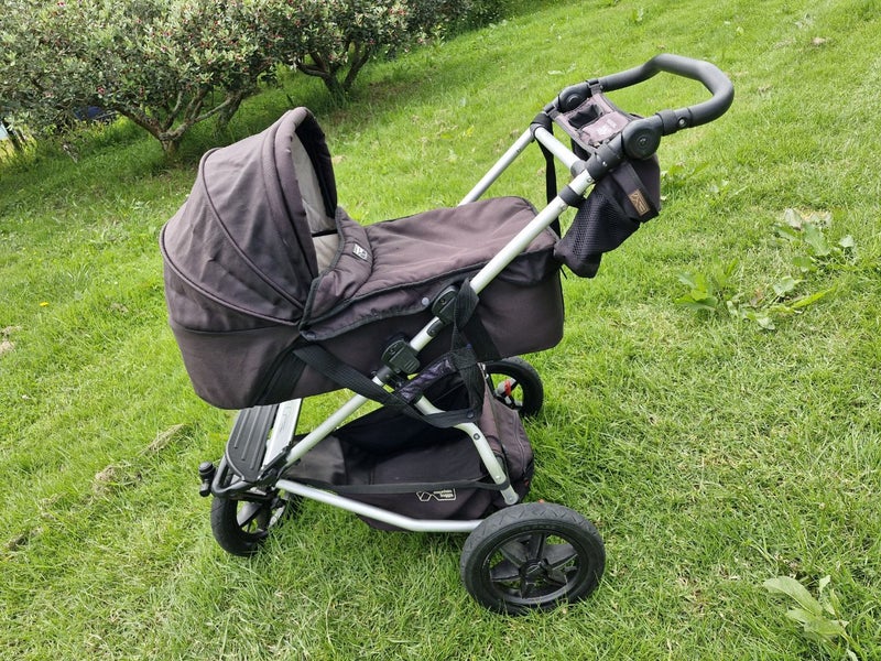 Mountain buggy Urban jungle with Bassinet64417365366273114