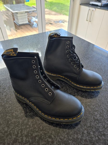 Never worn - Size 964417799735170110