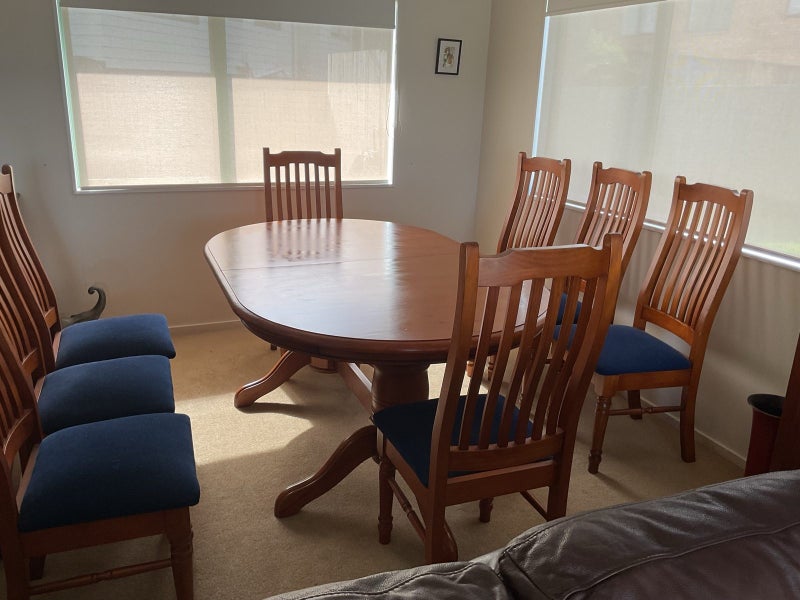 Table/chairs / Rimu64418328291457113