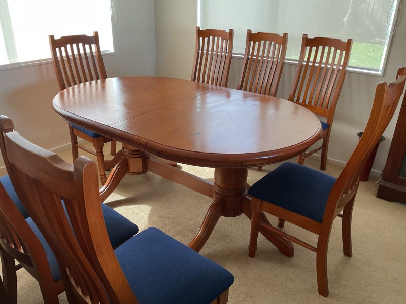 Table/chairs / Rimu64418328291457111