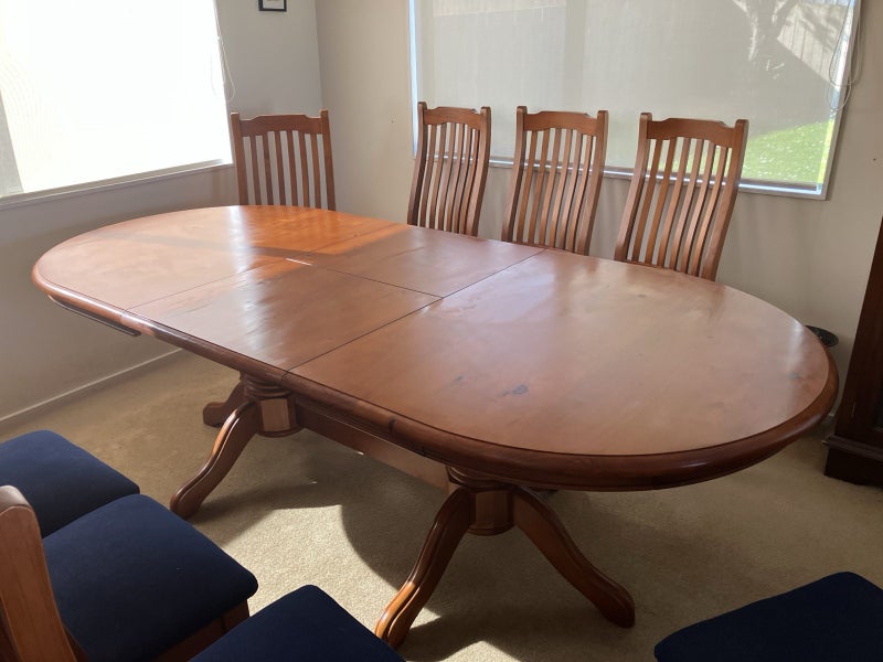 Table/chairs / Rimu64418328291457110