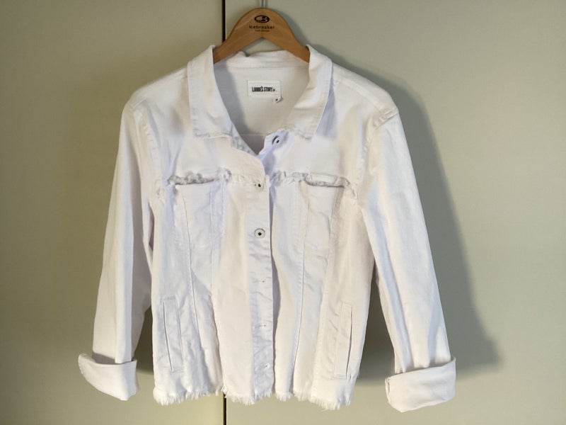 Loobies Story White Jacket Carousel 1