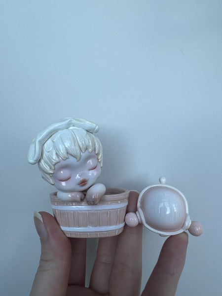 SKULLPANDA Warmth series figurine “Loosening” Carousel 2