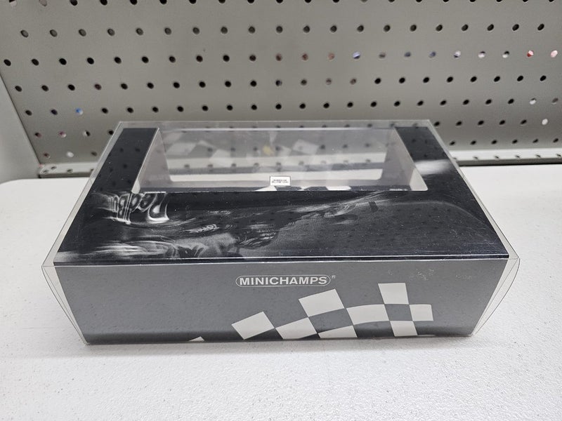 1/43 Red Bull RB6 Vettel & Webber - 2010 Formula 1 Constructors Champion Set Carousel 18