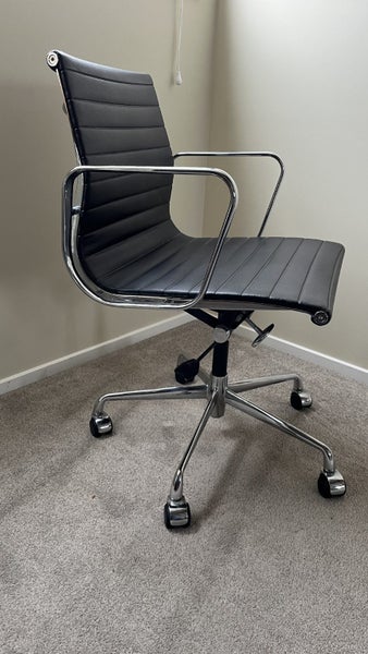 Eames Classic Mid-back Chair (Hurdleys) Carousel 1