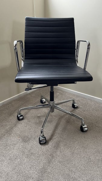 Eames Classic Mid-back Chair (Hurdleys) Carousel 8