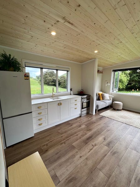 9.6m x 4.2m Portable Cabin / Tiny Home - Price Reduced64419418572545111