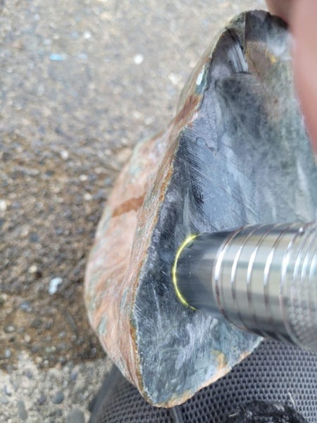 Diopside Semi-nephrite Nelson 1.8kg Carousel 20