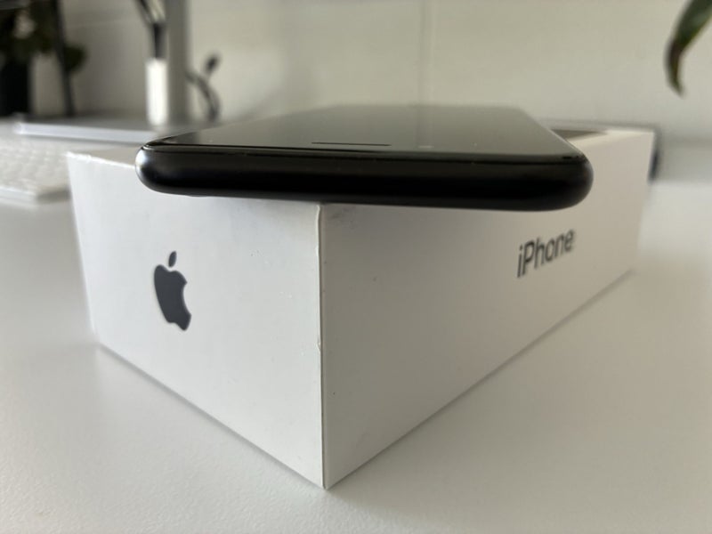 iPhone SE 2020 (64GB)64419870963331112