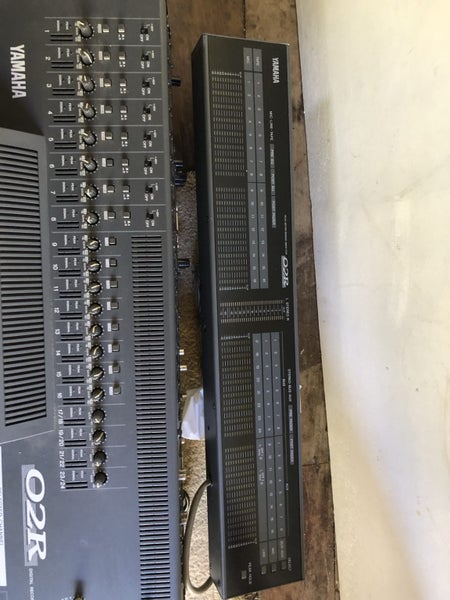 Yamaha 02R Recording Desk Carousel 2