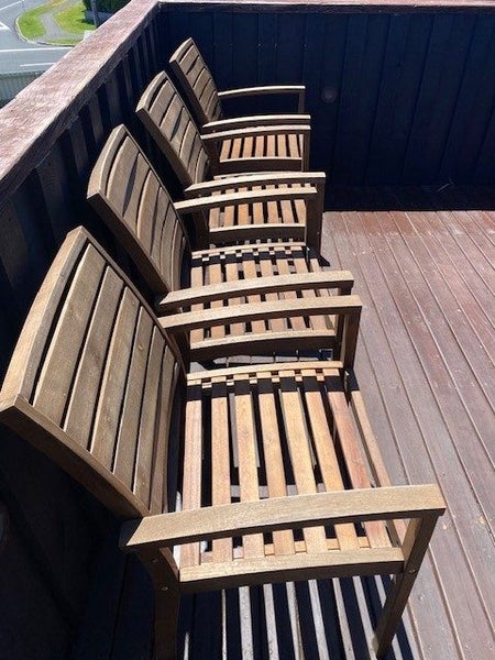 Outdoor entertainment table on lockable wheels, with chairs, gas fire, cover.64473890471938111