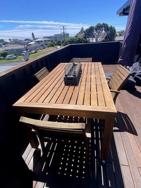 Outdoor entertainment table on lockable wheels, with chairs, gas fire, cover.64473890471938110