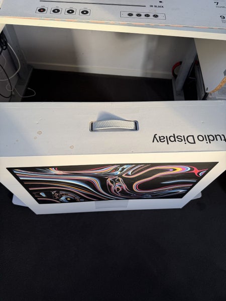 Apple Studio display 5k64427951784066111