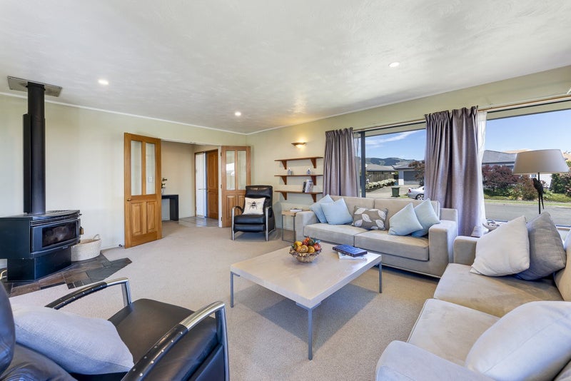 Spacious Family Home in Sought After Location64426515757699113