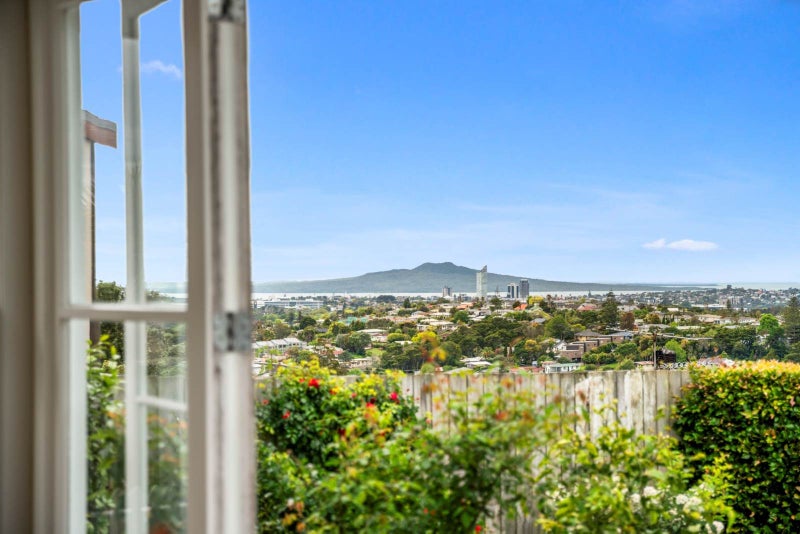 Sea, Sky Tower & Rangitoto Views64426623946881110