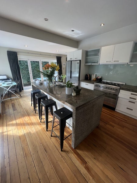 Mount Eden, 4 bedrooms64669925610625110