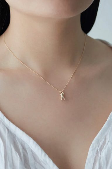 Karen Walker ORANGUTAN NECKLACE SILVER Carousel 1