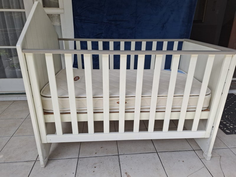 Baby Cot Carousel 1