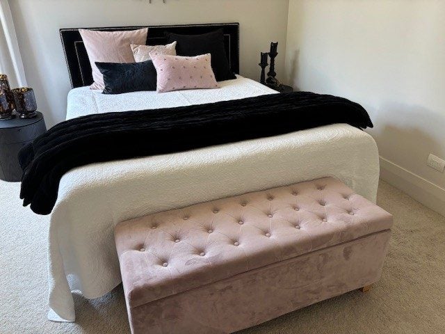 bedroom furniture Carousel 1