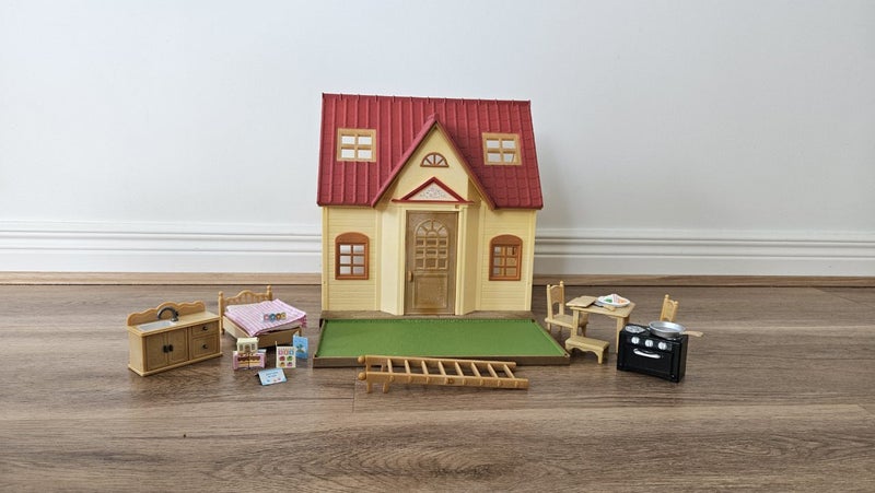 Sylvanian Red Roof Cottage with Furniture $1 RESERVE Carousel 1