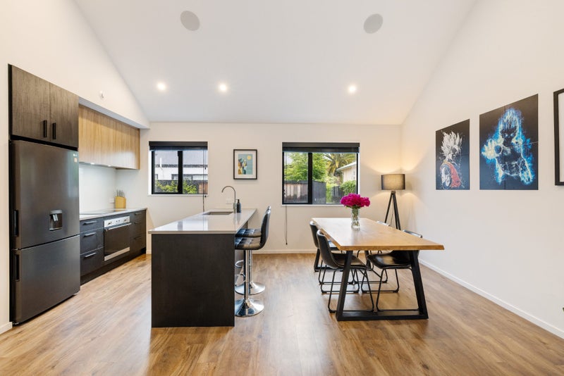 Hidden Gem in Prime Edgeware Location64429216142979111