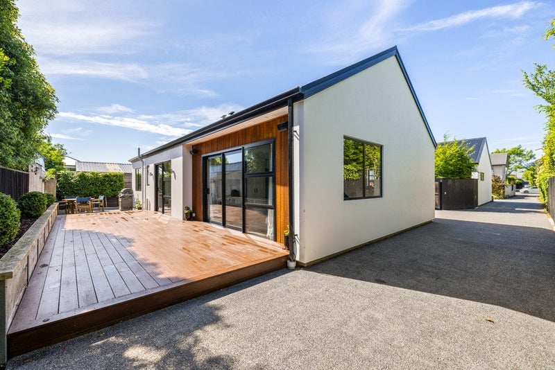 Hidden Gem in Prime Edgeware Location64429216142979112